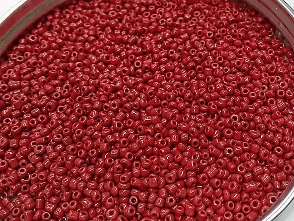 maroon-opaque-round-rocaille-glass-seed-beads