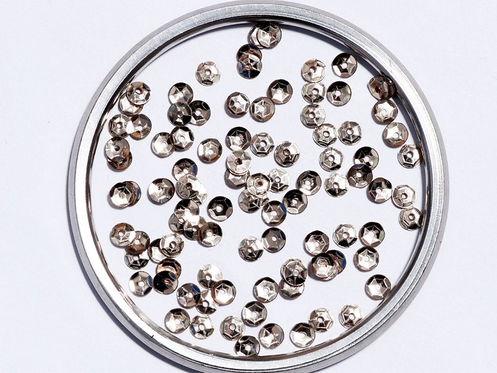 metallic-gray-centre-hole-flat-circular-plastic-sequins-8-mm