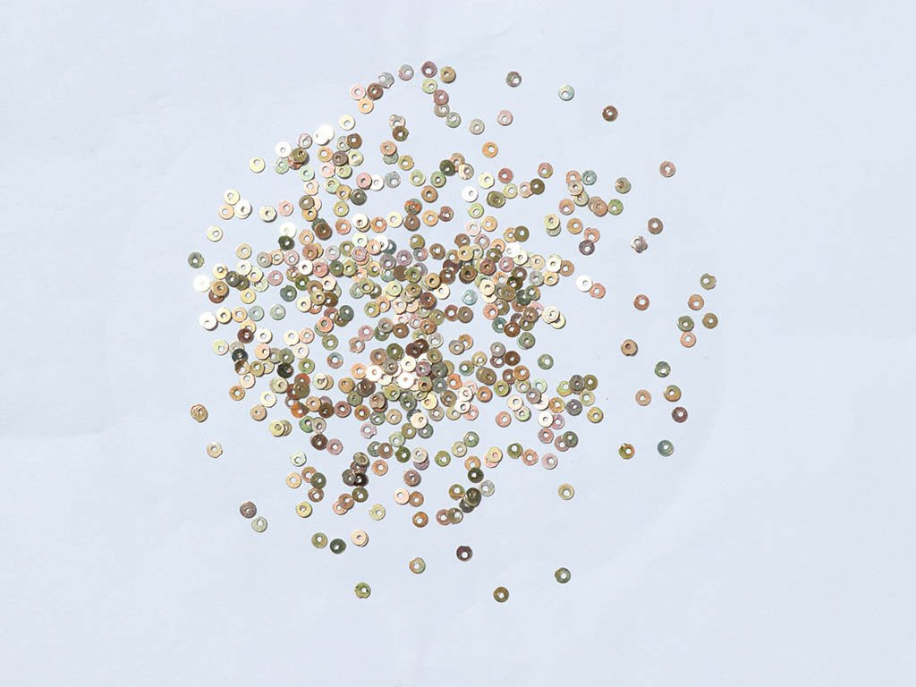metallic-silver-flat-circular-plastic-sequins-3-mm