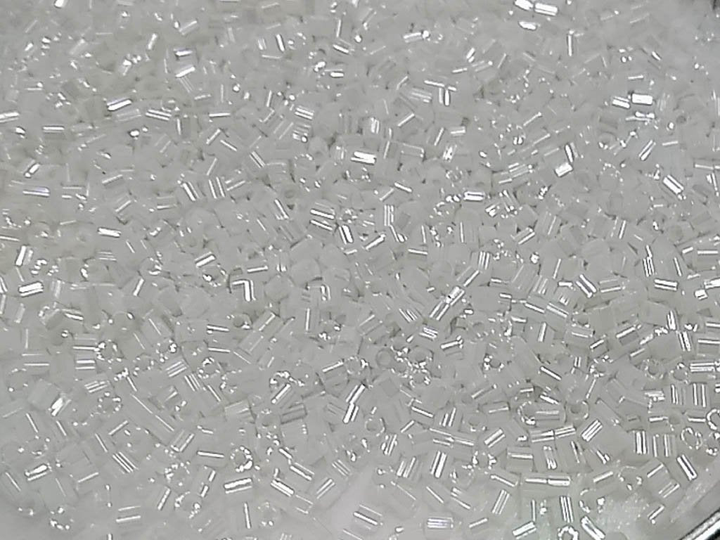 milky-white-lustre-2-cut-glass-seed-beads