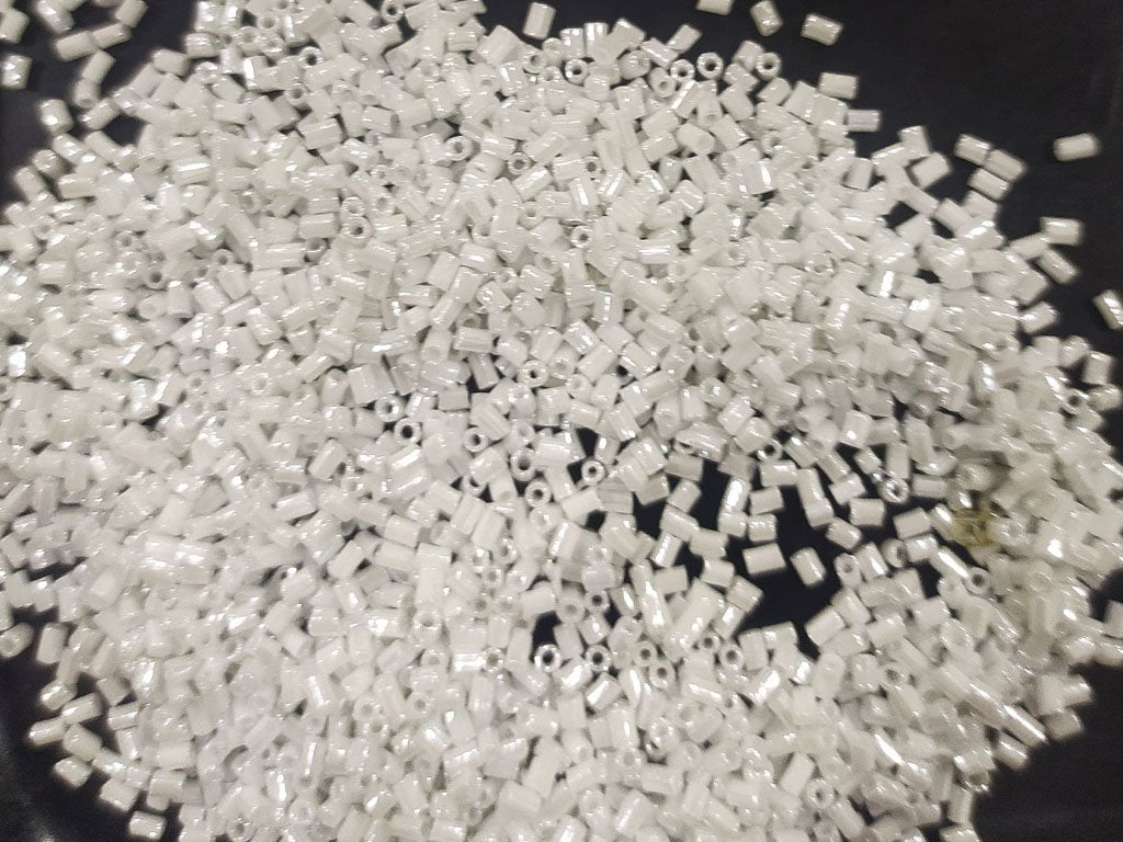 milky-white-lustre-2-cut-seed-beads