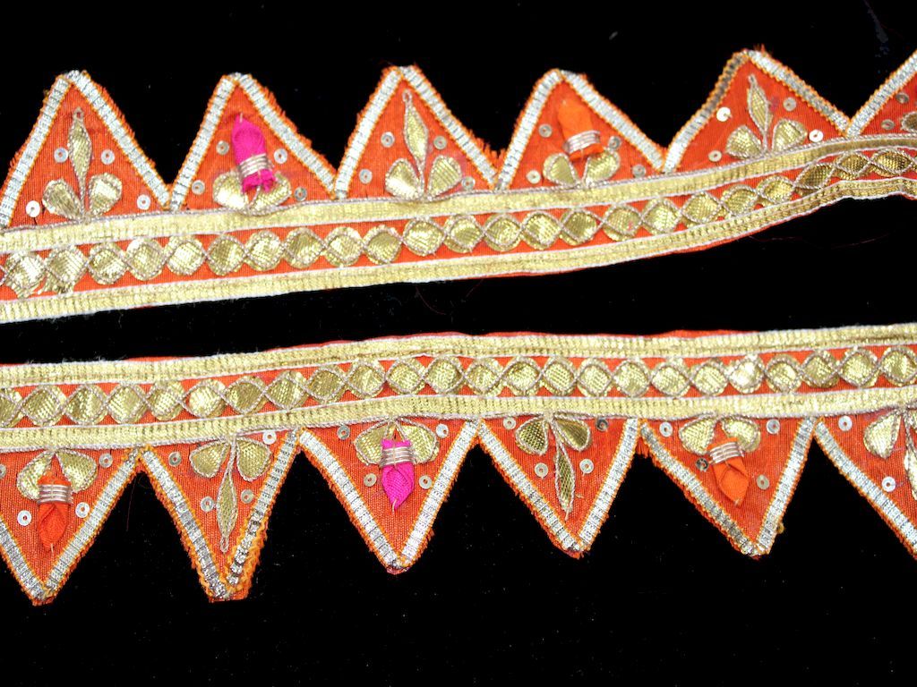 orange-triangle-gota-lampi