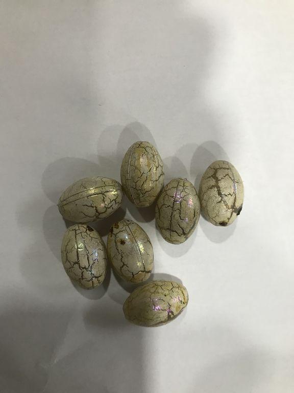 off-white-crack-design-oval-plastic-beads