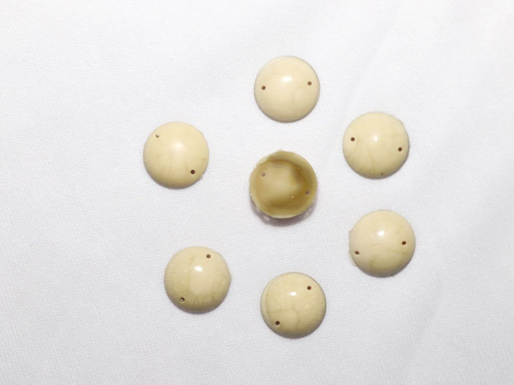 off-white-designer-dyeable-circular-plastic-stones-18-mm