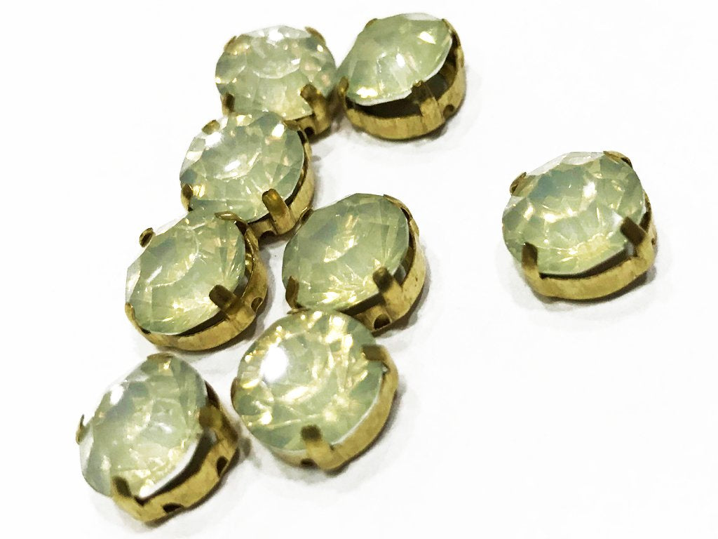off-white-opal-circular-resin-stones-with-catcher-10-mm