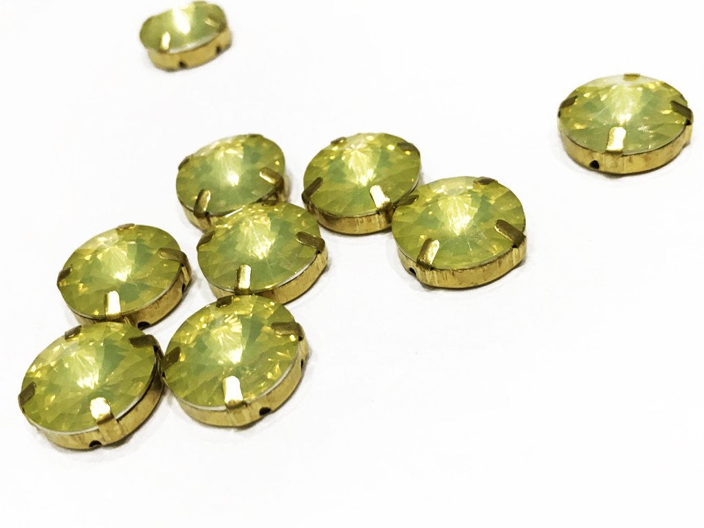 off-white-opal-circular-resin-stones-with-catcher-16-mm