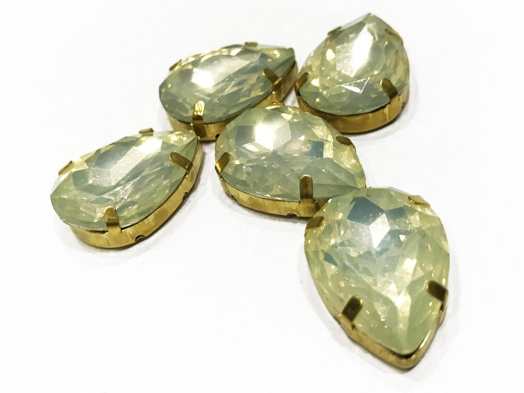 off-white-opal-drop-resin-stones-with-catcher-25x18-mm