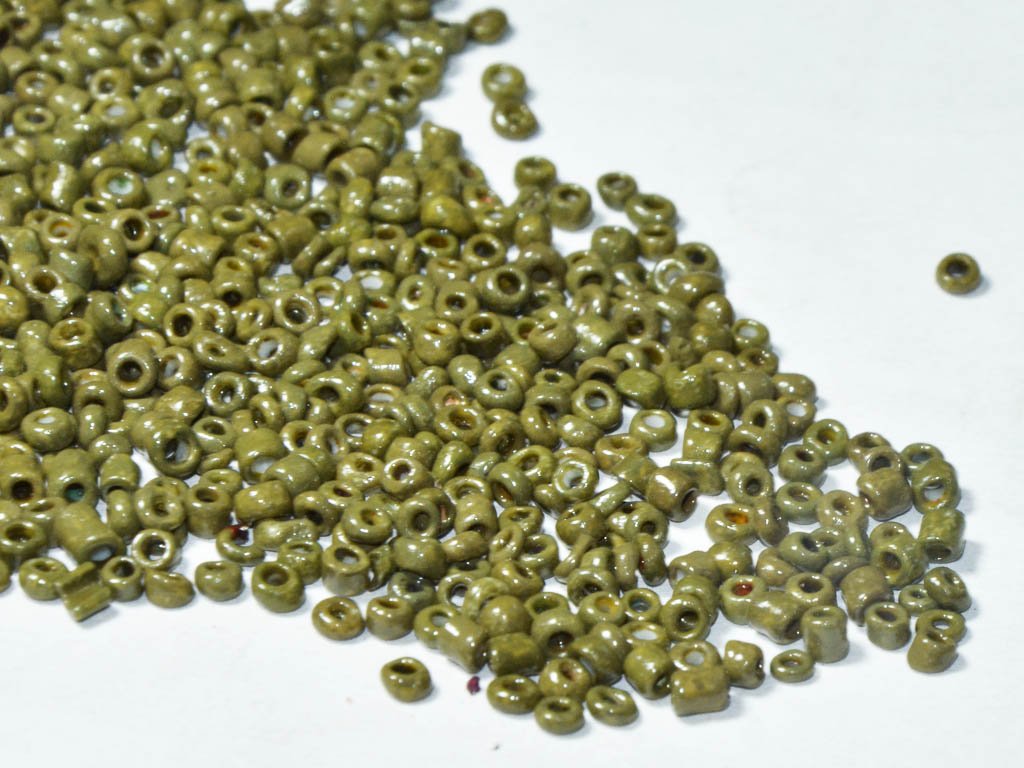 olive-green-opaque-dyed-round-rocaille-glass-seed-beads
