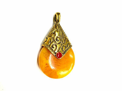 orange-circular-stone-pendant-with-golden-cap