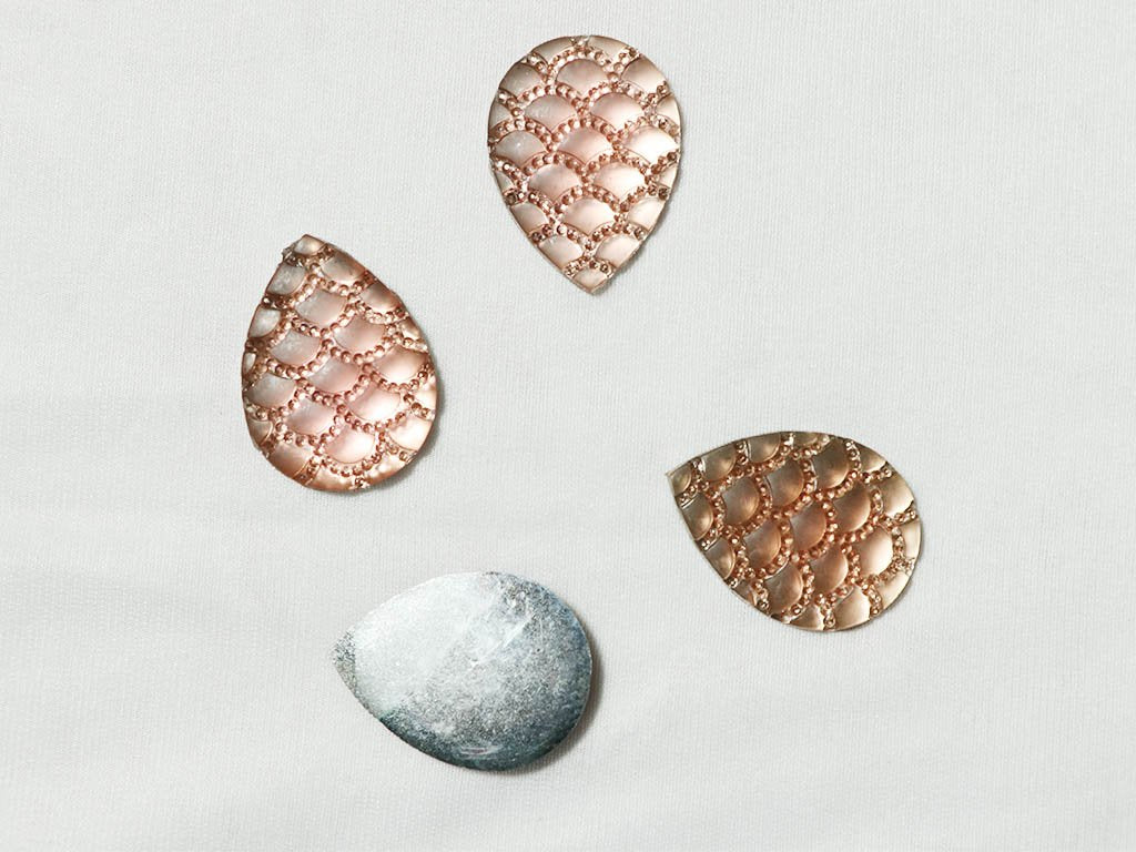 orange-designer-drop-plastic-stones-30x40-mm