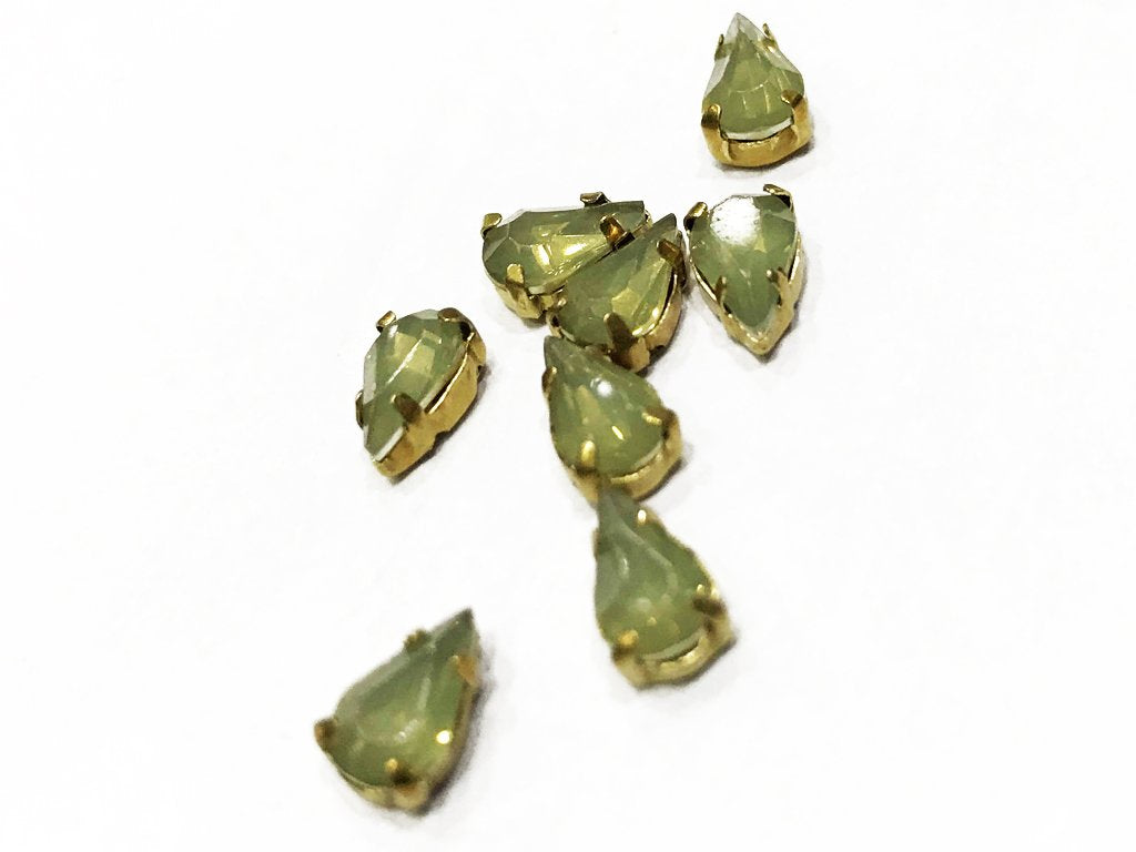 pale-green-drop-resin-stones-with-catcher-8x4-mm