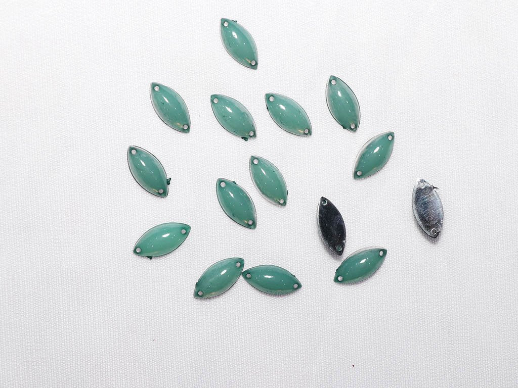 pastel-green-eye-plastic-stones-15x7-mm