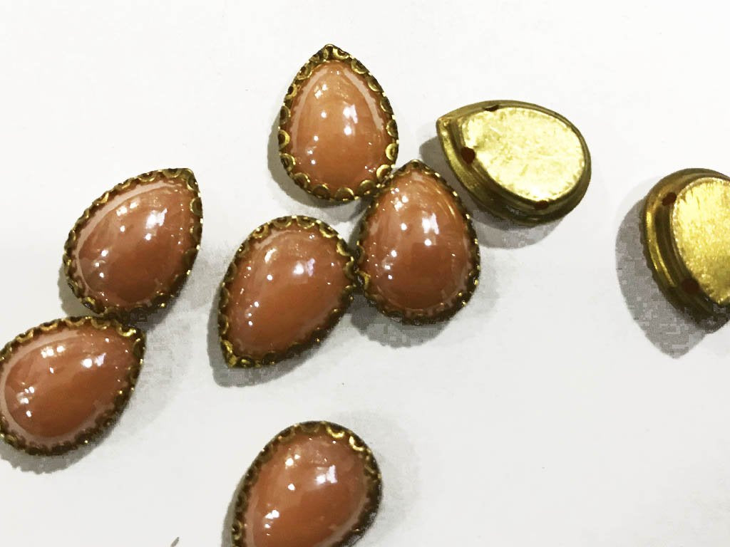 peach-brown-drop-glass-stones-with-flower-catcher-14x10-mm