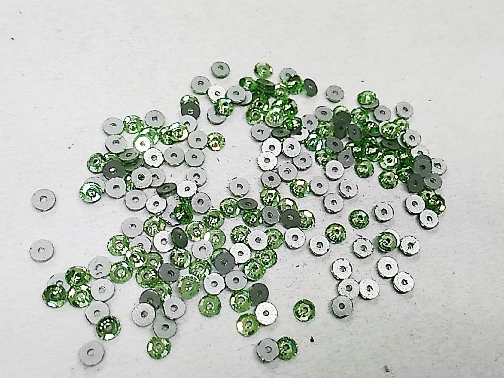 peridot-green-circular-center-hole-glass-stones-3-mm