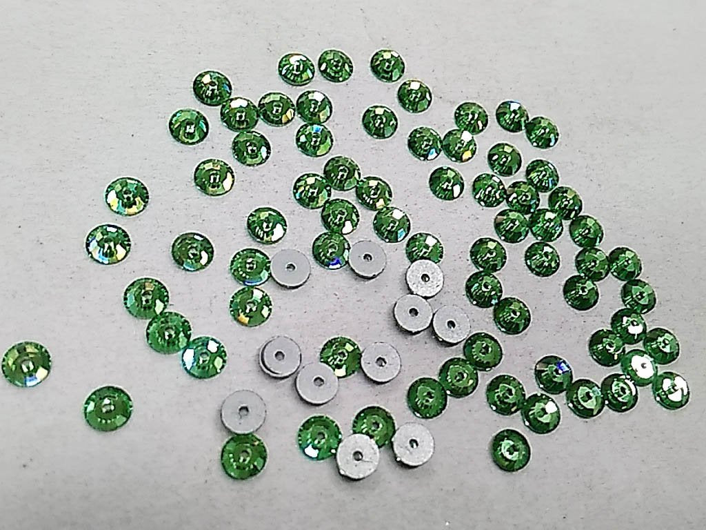 peridot-green-circular-center-hole-glass-stones-4-mm