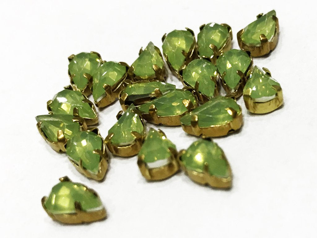 peridot-green-drop-resin-stones-with-catcher-8x4-mm