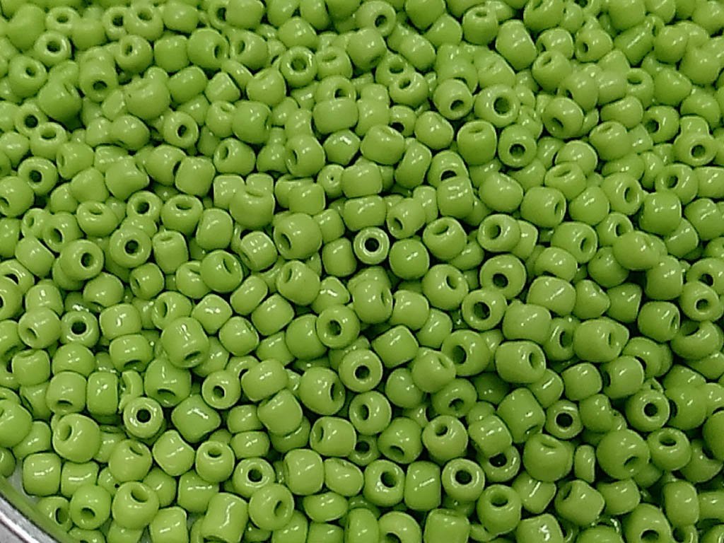peridot-green-opaque-round-rocaille-glass-seed-beads-2
