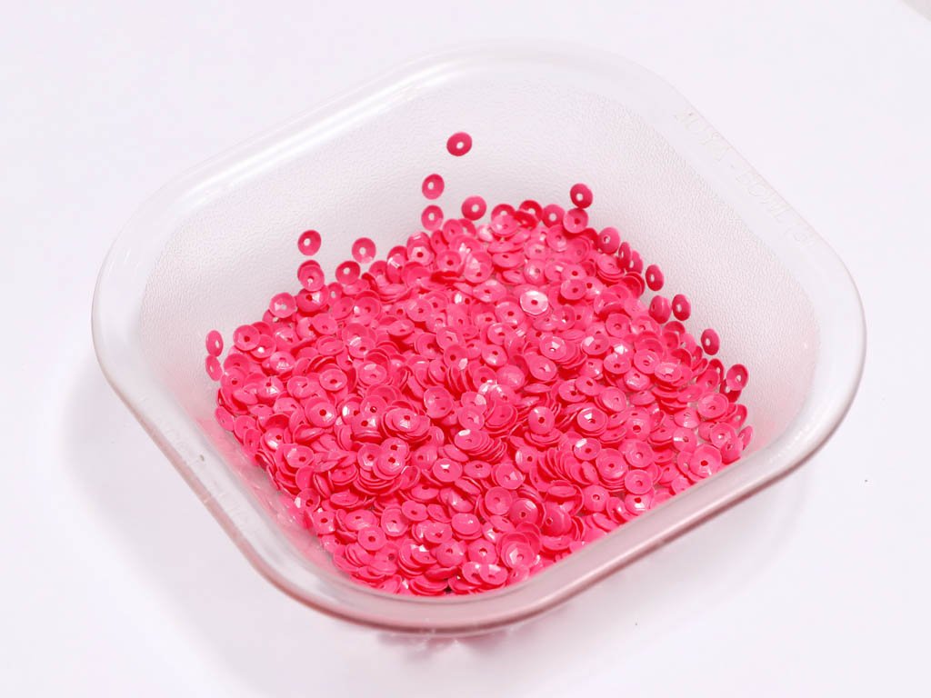pink-center-hole-circular-plastic-sequins