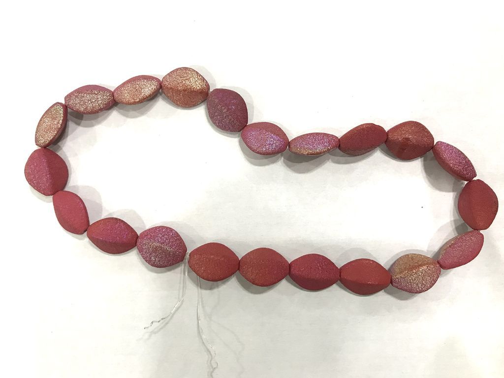 pink-rainbow-kite-shaped-plastic-beads
