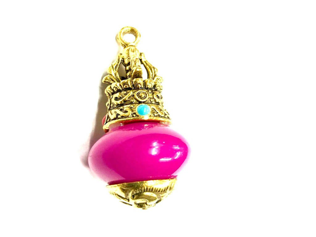 pink-round-stone-pendant-with-designer-golden-cap