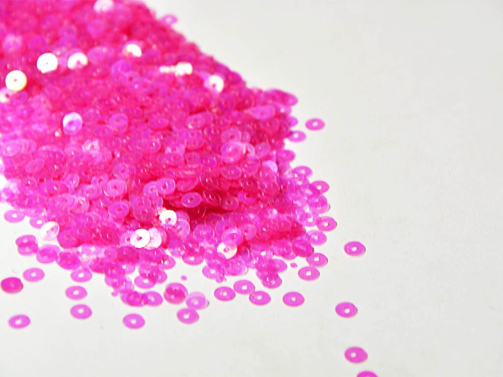 pink-transparent-centre-hole-circular-plastic-sequins-4-mm