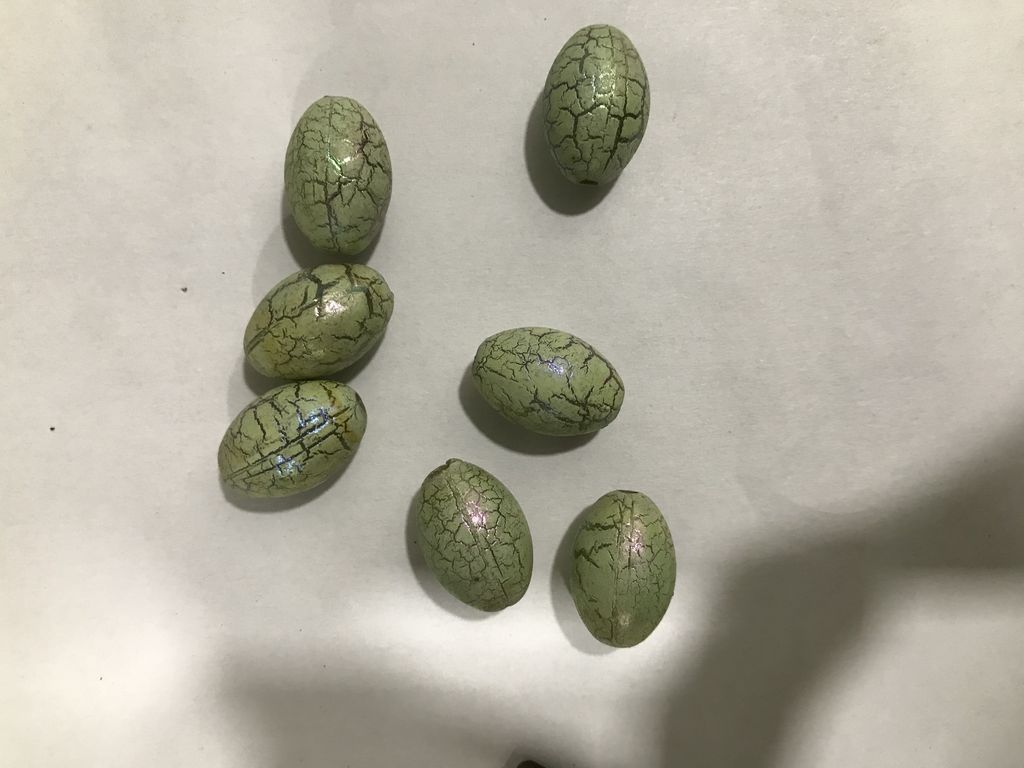 pista-green-crack-design-oval-plastic-beads-2