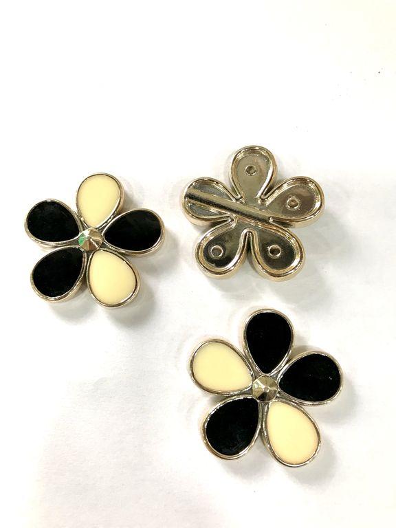 plastic-flower-with-enamel-fillblack-and-white-brown-and-white