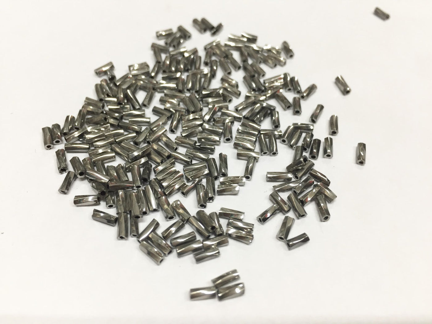 premium-golden-silverline-twisted-pipe-glass-beads-12mm