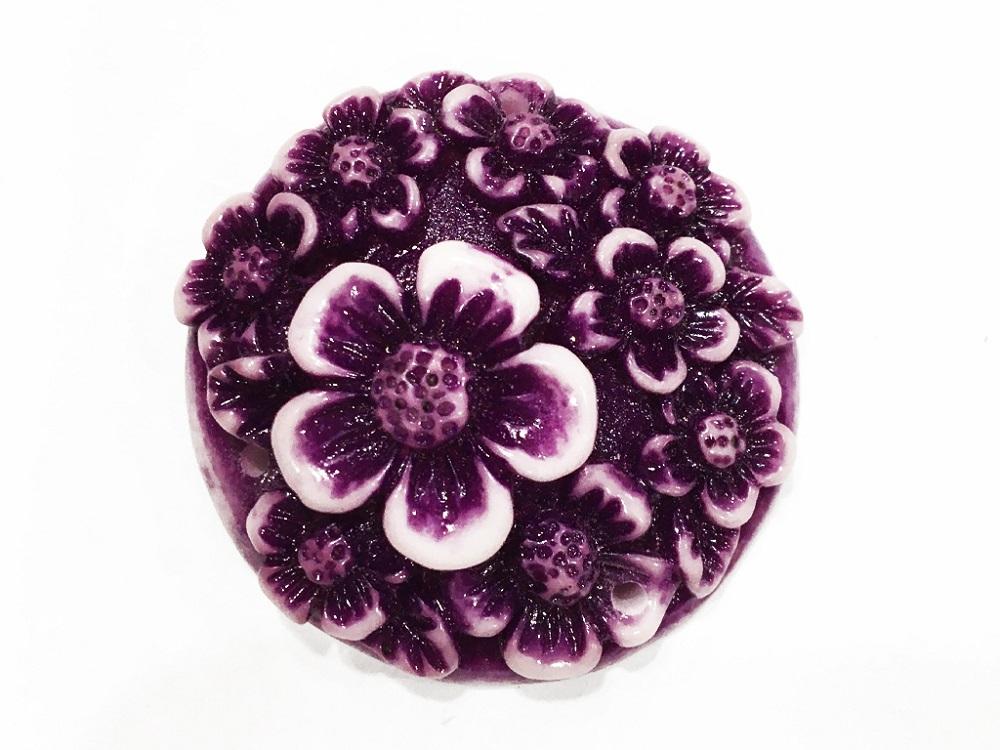 purple-circular-resin-flower-stones-with-hole-40x40-mm