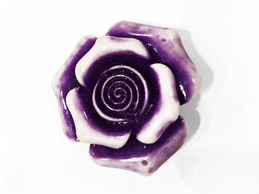 purple-resin-flower-stones-with-hole-40x40-mm