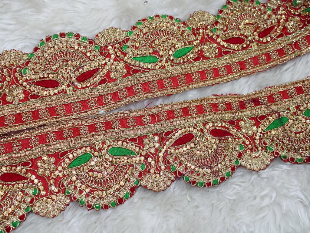 red-scalloped-golden-stone-zari-work
