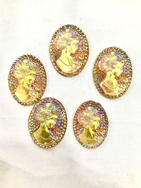 rainbow-queen-oval-shaped-plastic-stone