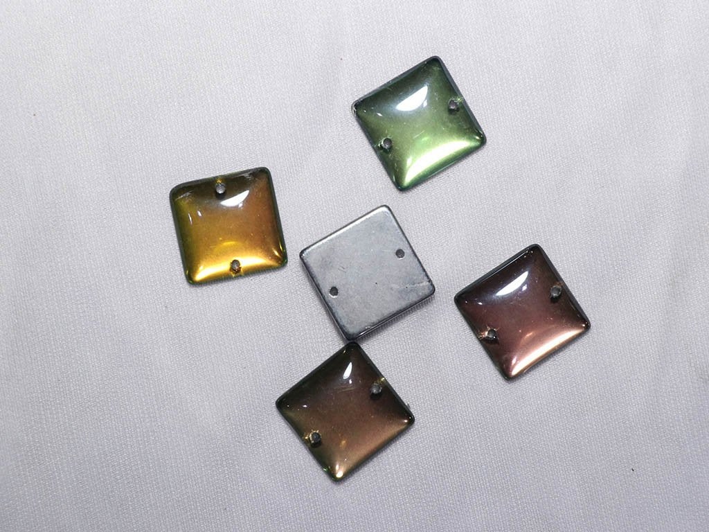 rainbow-square-transparent-2-holes-glass-stones-18mm