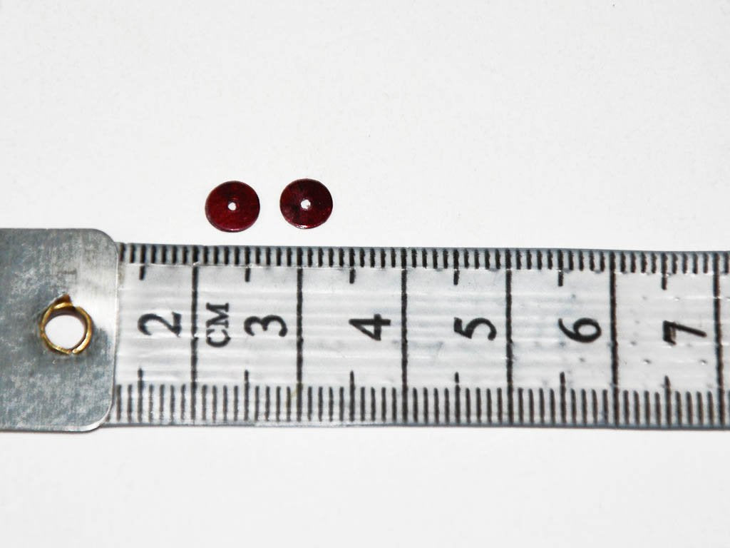 red-circular-1-hole-plastic-sequins