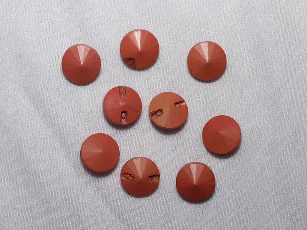 red-circular-plastic-stones-14-mm
