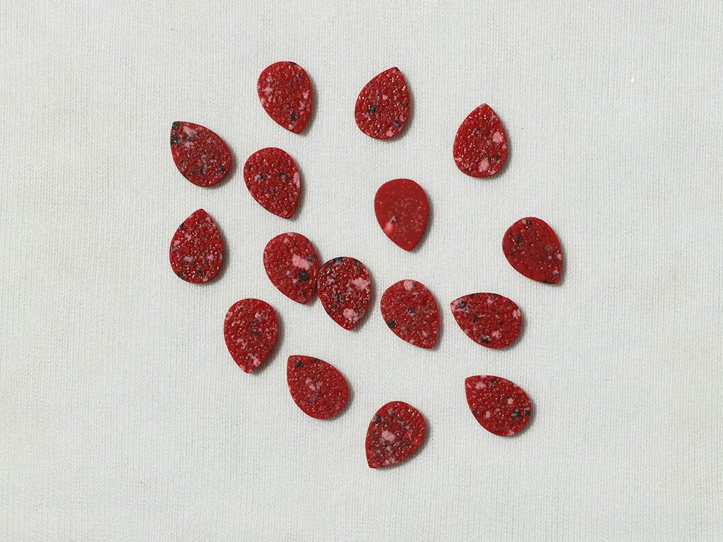 red-designer-drop-glass-stones-14x10-mm