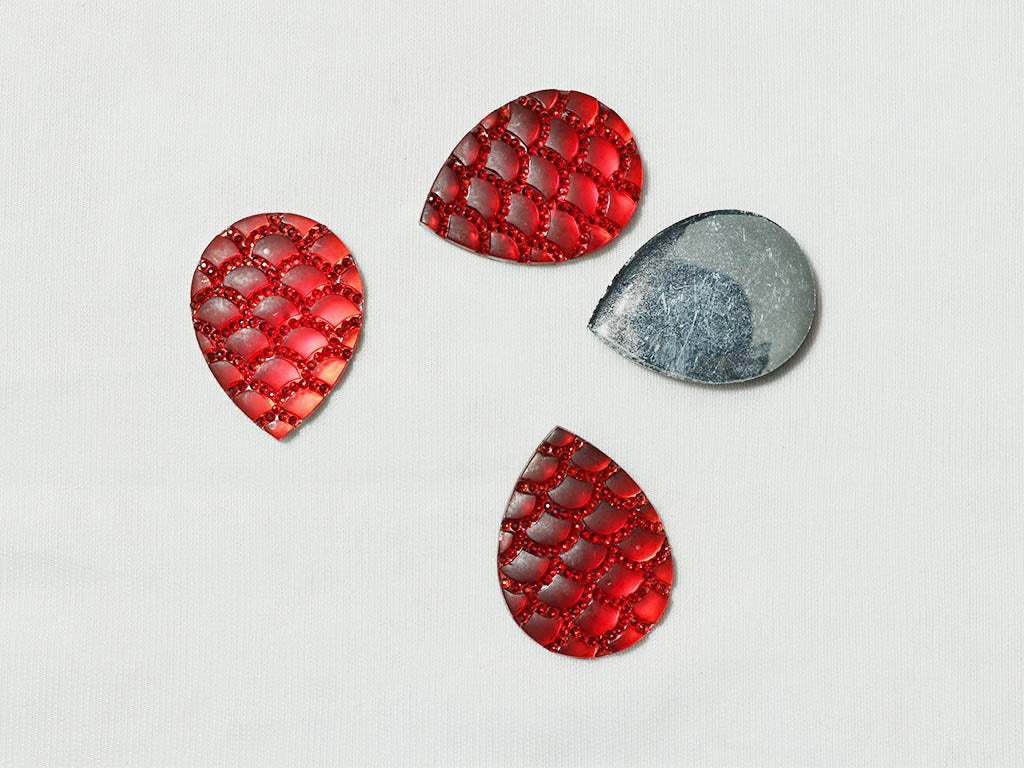 red-designer-drop-plastic-stones-30x40-mm