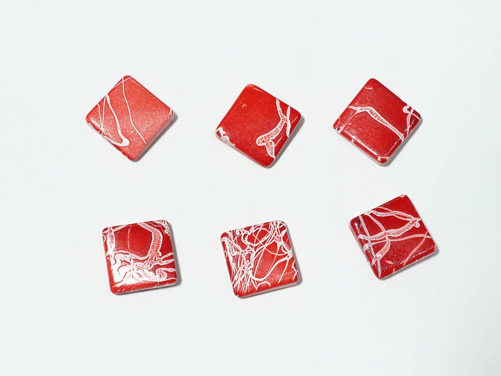 red-designer-square-plastic-beads-22x22-mm