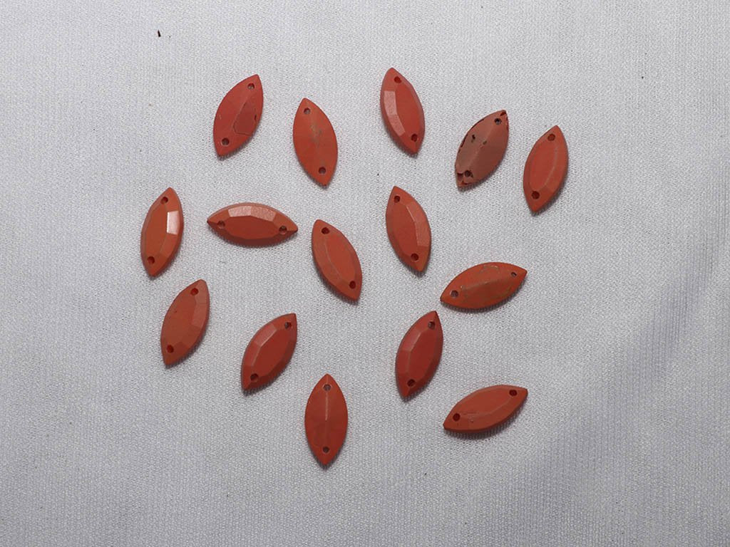 red-eye-plastic-stones-15x7-mm
