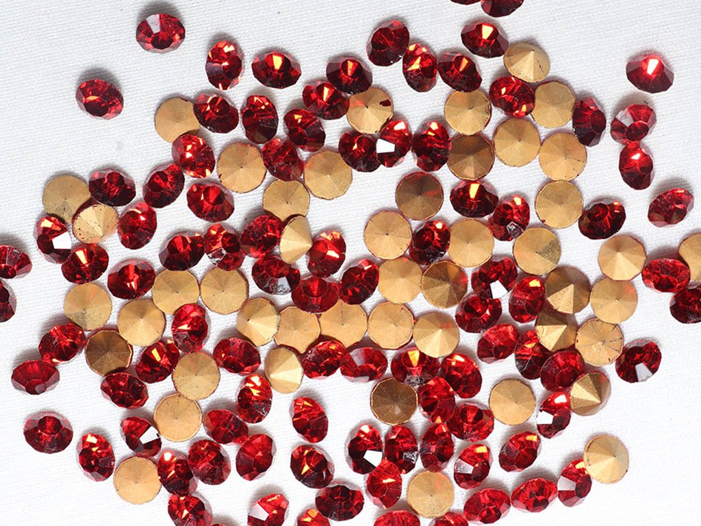 red-octagonal-zircon-stones-38ss