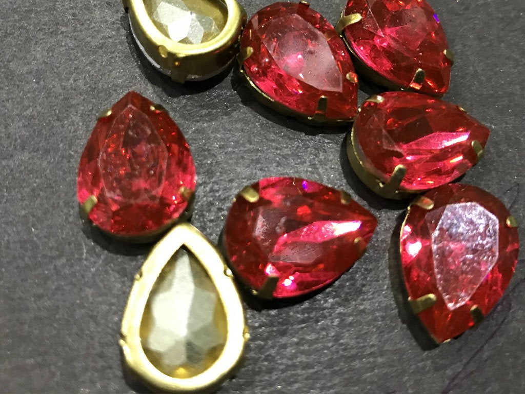 red-pink-drop-resin-stones-with-catcher-18x13-mm