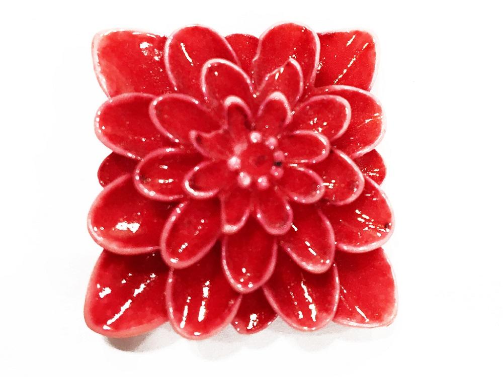 red-square-resin-flower-stones-with-hole-40x40-mm