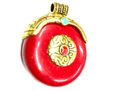 red-stone-pendant-with-designer-golden-cap-40x35-mm