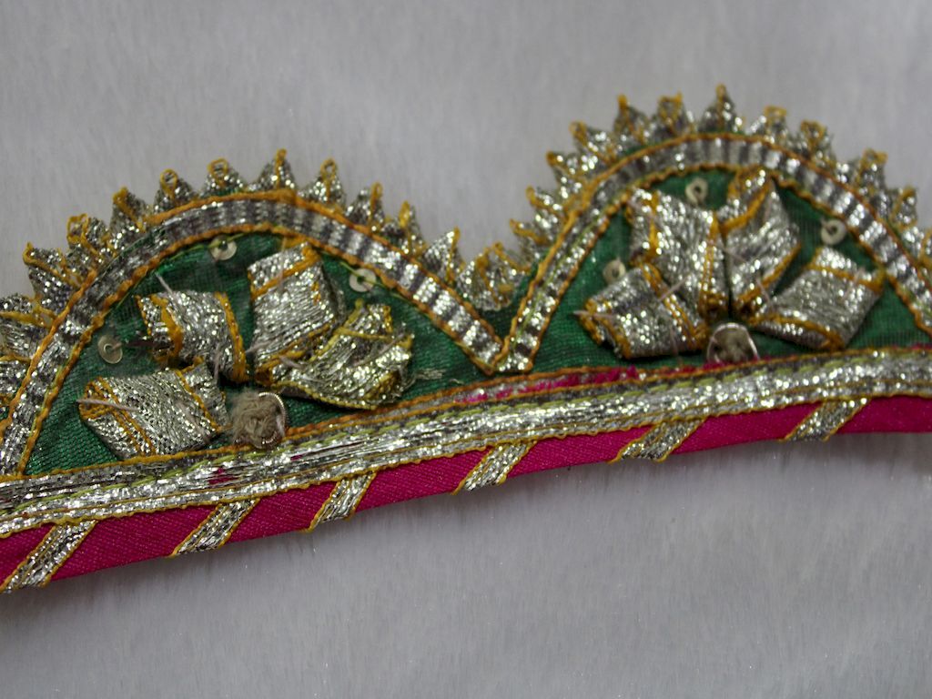 scalloped-green-gota-work-trim