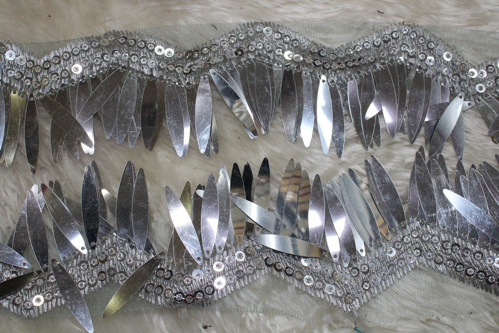 silver-fancy-tassel-trim