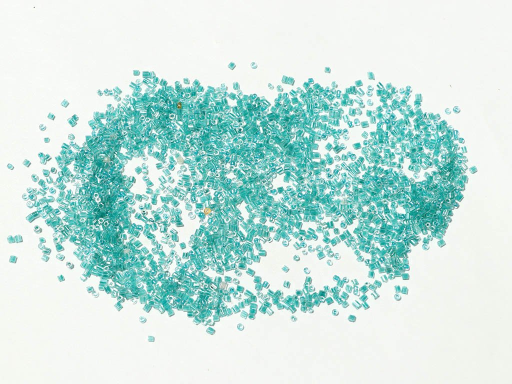 sea-green-2-cut-glass-seed-beads-2-mm