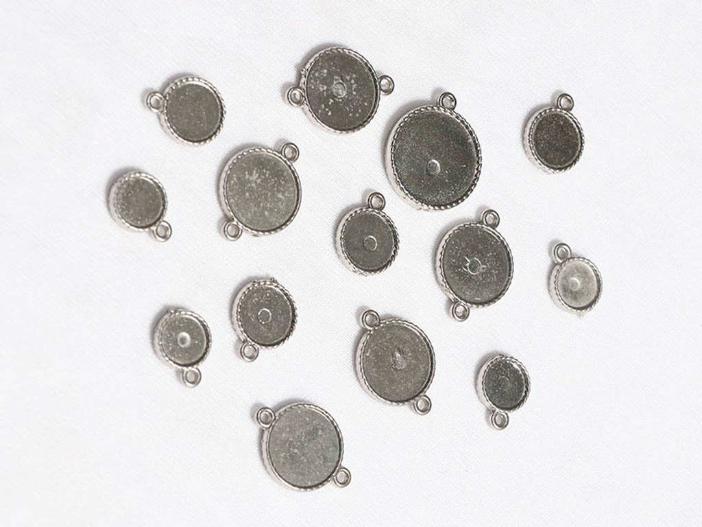silver-assorted-coin-plastic-beads
