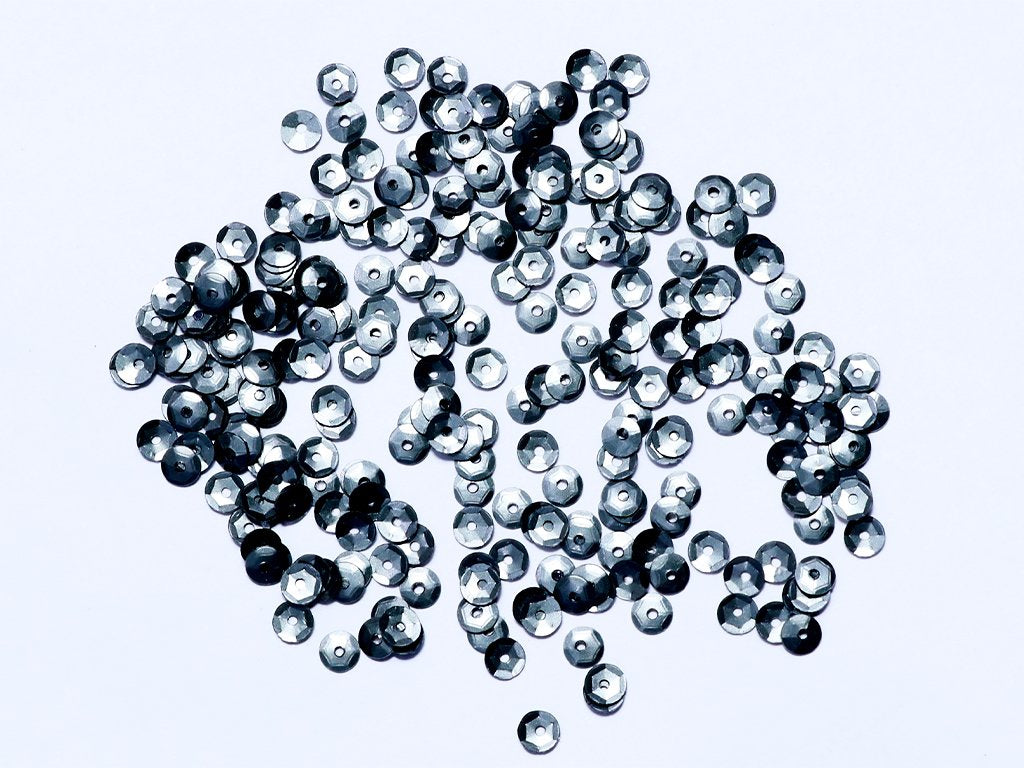 silver-centre-hole-flat-circular-plastic-sequins-5-mm