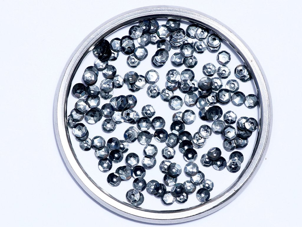 silver-centre-hole-flat-circular-plastic-sequins