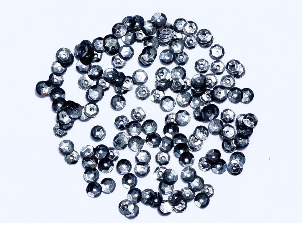silver-centre-hole-flat-circular-plastic-sequins